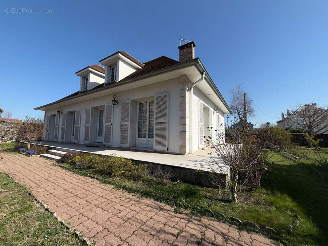 Maison Montlucon 6 pièce(s) 137.24 m2 - photo 2