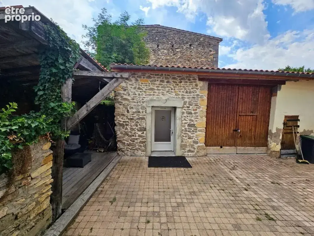 Maison 176 m² habitables - jardin - cour - grange  CHAURIAT (63) - photo 6