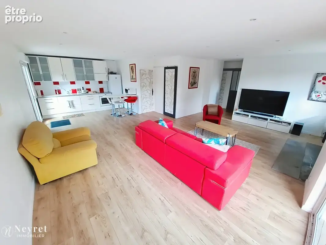 Maison individuelle totalement rénovée de 140 m2 sur 1850 m2de terrain - photo 4
