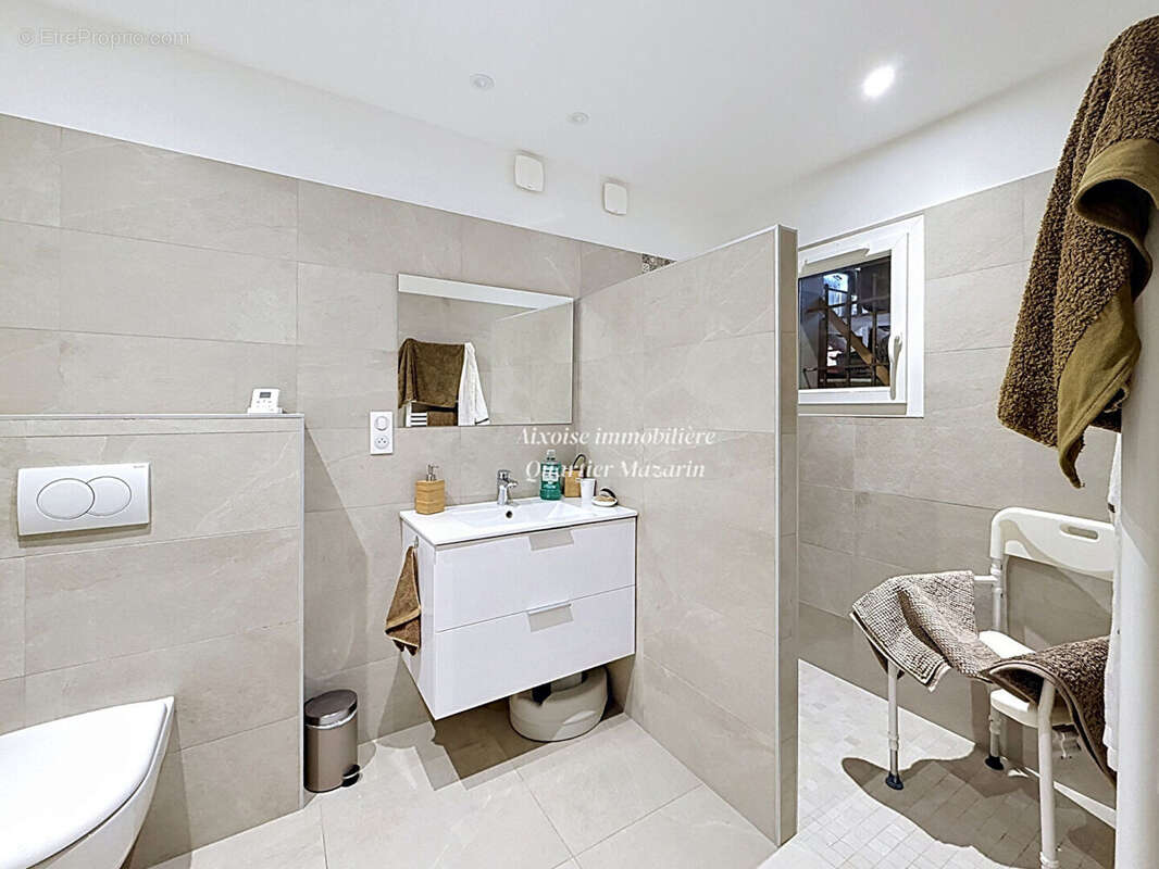 Maison 328 m² à Venelles  - photo 7