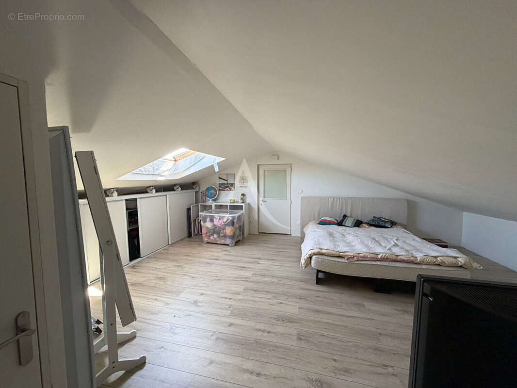 Maison familiale 4 pièces avec 2 garages à Port-des-Barques - photo 12