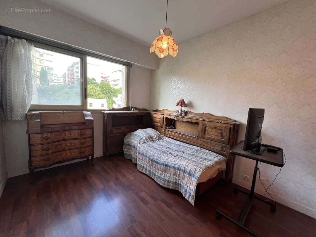 Appartement à SAINT-LAURENT-DU-VAR