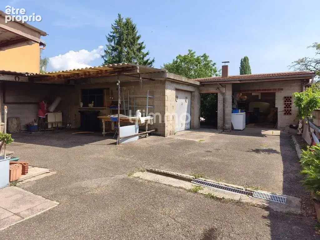 Maison mitoyenne à rénover avec fort potentiel - photo 13