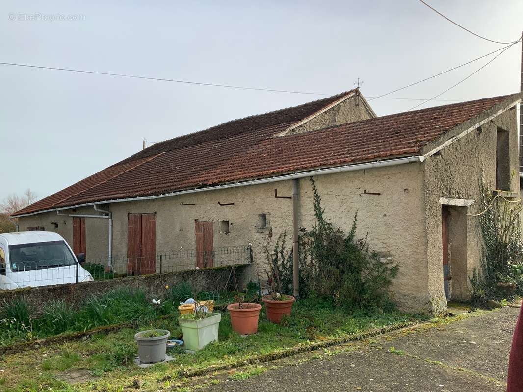 Maison à COUSSAY-LES-BOIS