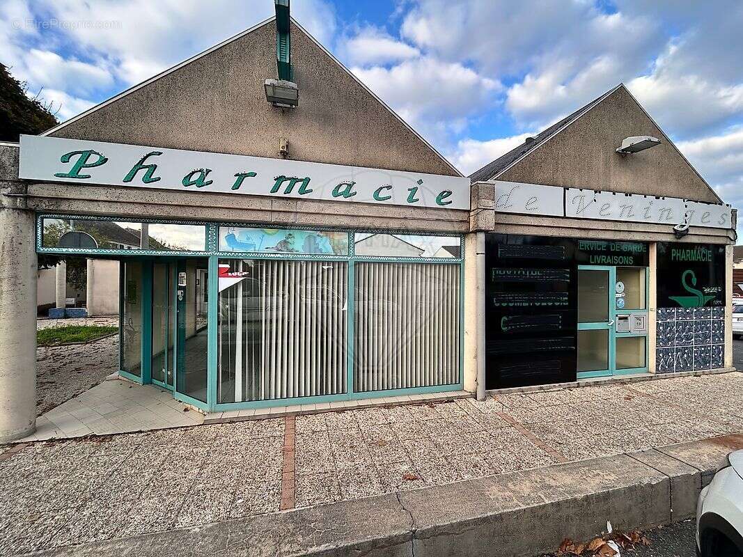 Commerce à VARENNES-VAUZELLES