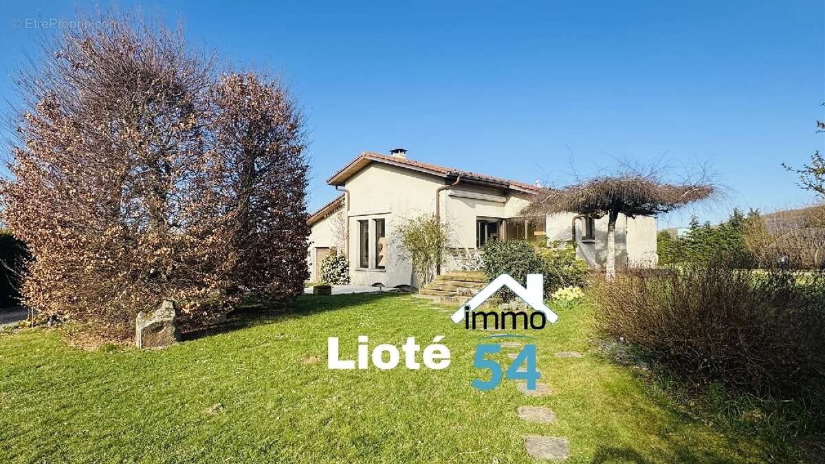 Maison à CREVECHAMPS