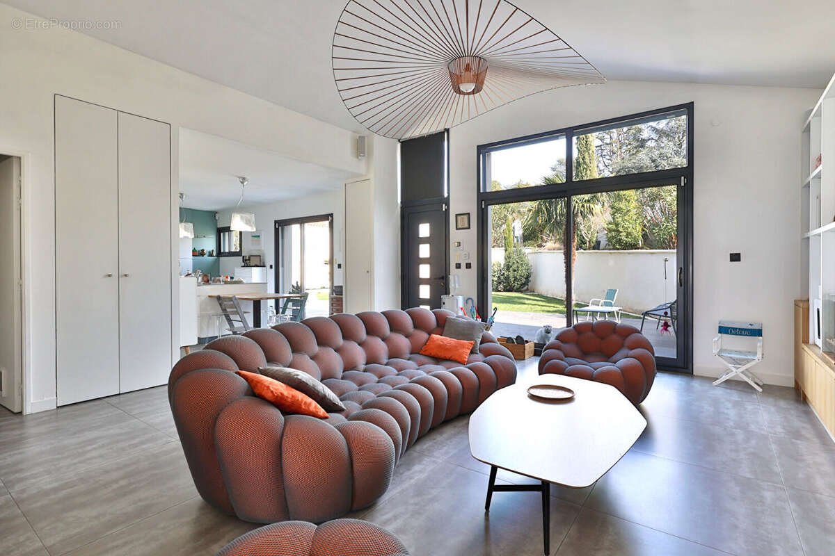 Maison à NEUVILLE-SUR-SAONE