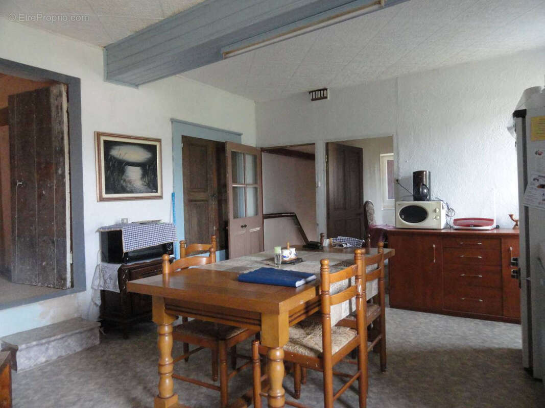 Maison en pierres dans hameau - photo 3