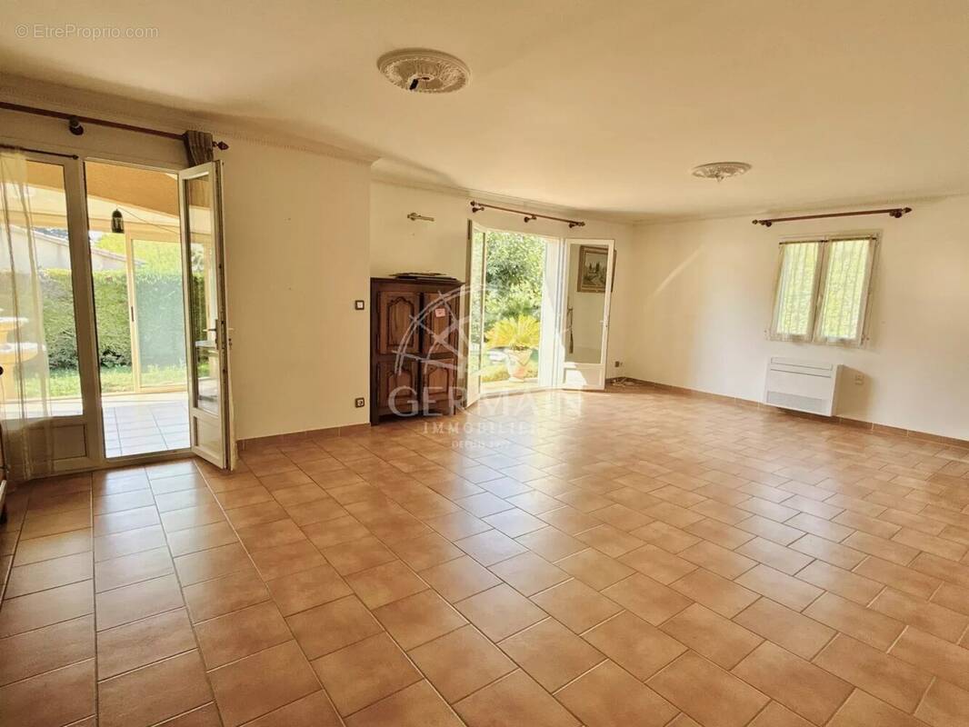 L'Isle-sur-la-Sorgue, Proche du centre-ville, maison traditionnelle de plain-pied de 120 m² - photo 2