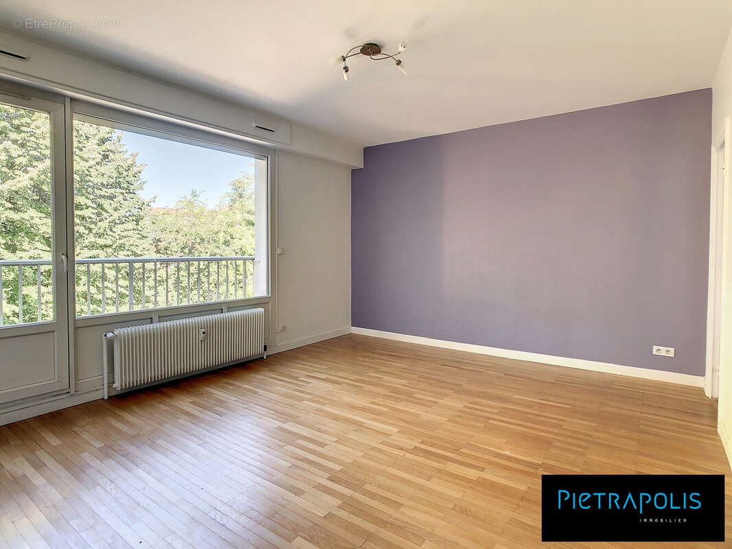 Chambre parentale - Appartement à LYON-8E