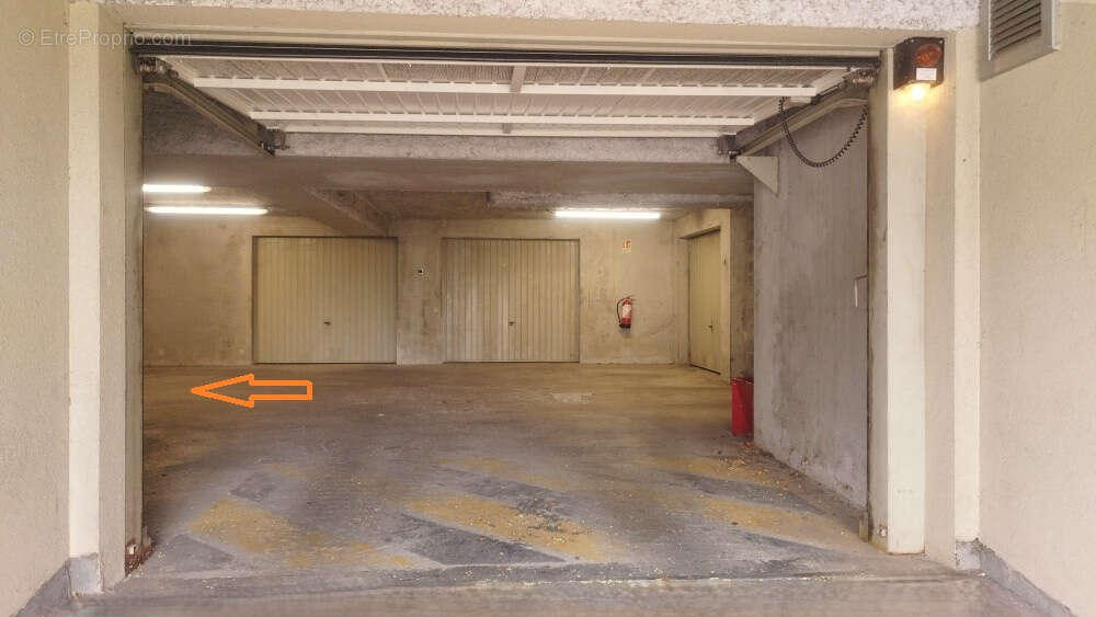 Garage fermé, sécurisé à proximité immédiate de la gare - photo 4