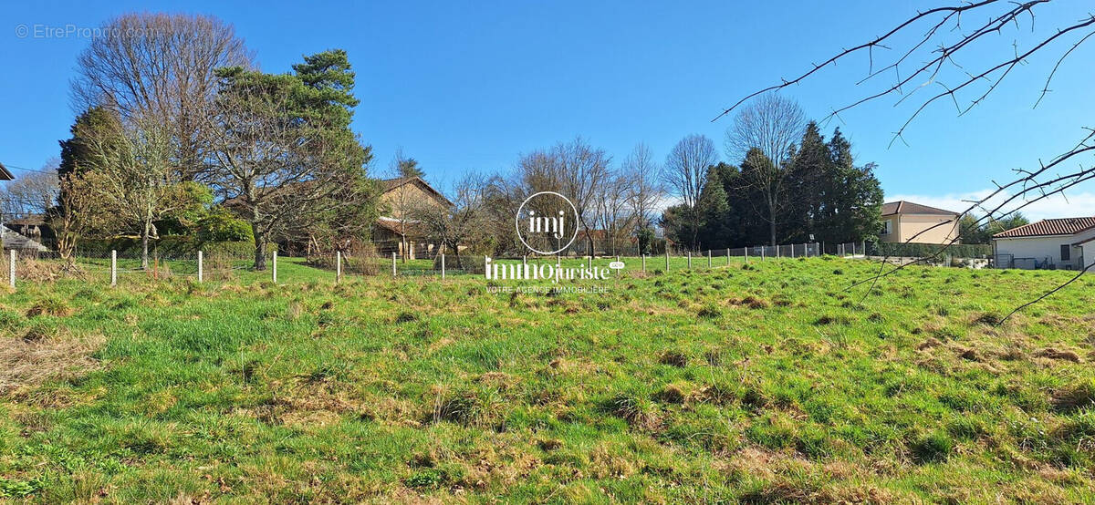 Terrain à COUZEIX
