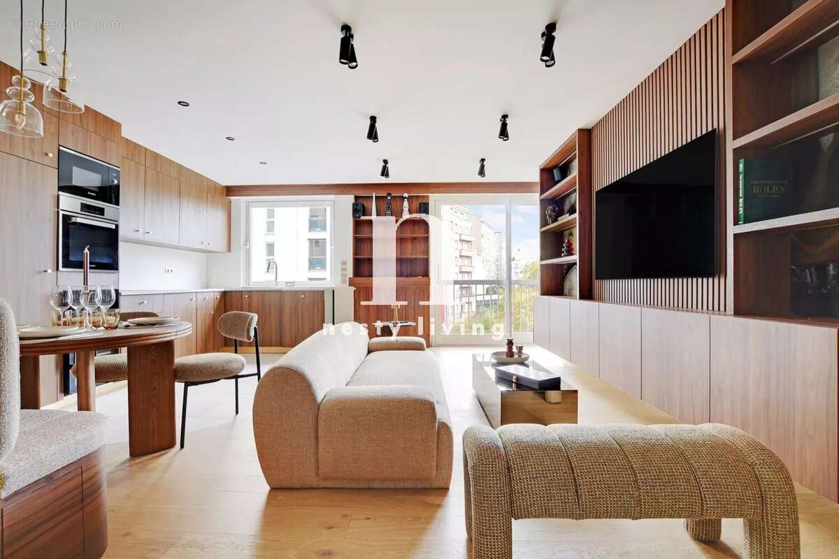 Appartement à PARIS-16E