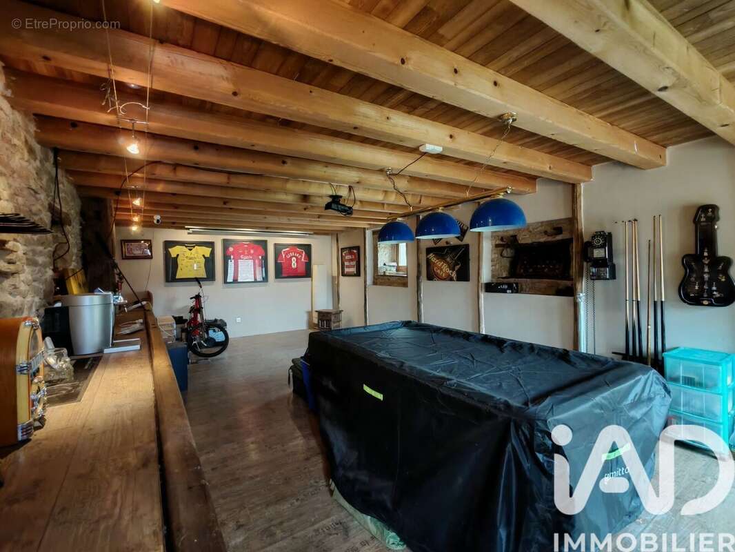 Maison 137 m² à Saint-Macoux  - photo 8