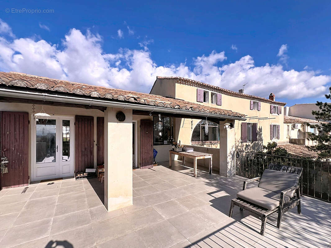 Maison à CABRIERES-D&#039;AIGUES