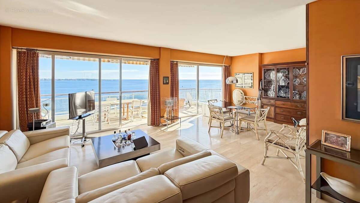 Appartement à VALLAURIS