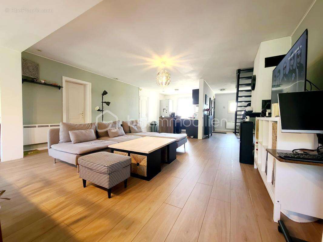 Maison à SAVIGNY-LE-TEMPLE