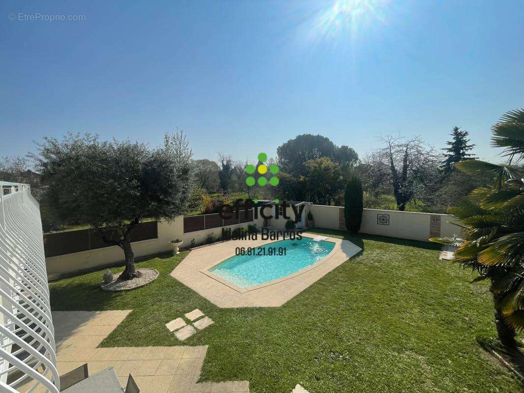 Maison 204 m² à Gond-Pontouvre  - photo 4