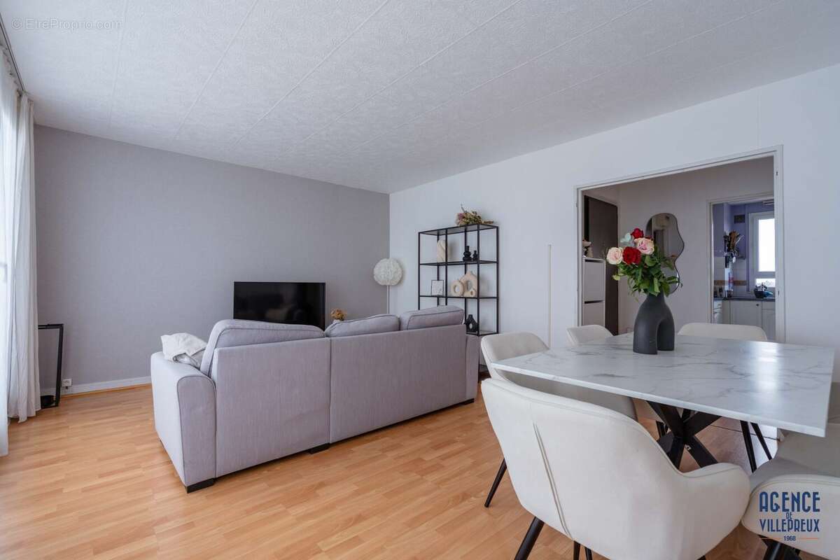 Appartement à LES CLAYES-SOUS-BOIS