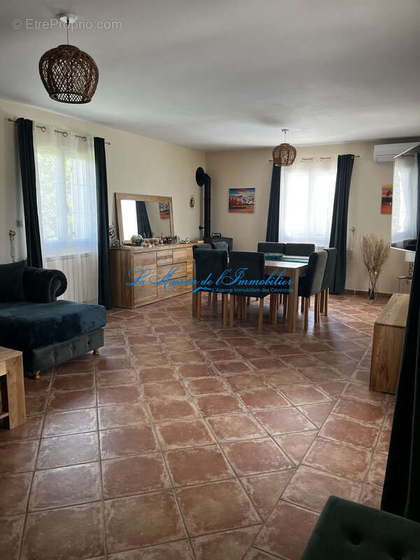 Lédignan - Charmante villa familiale avec piscine sur 2691 m2 de terrain. - photo 6