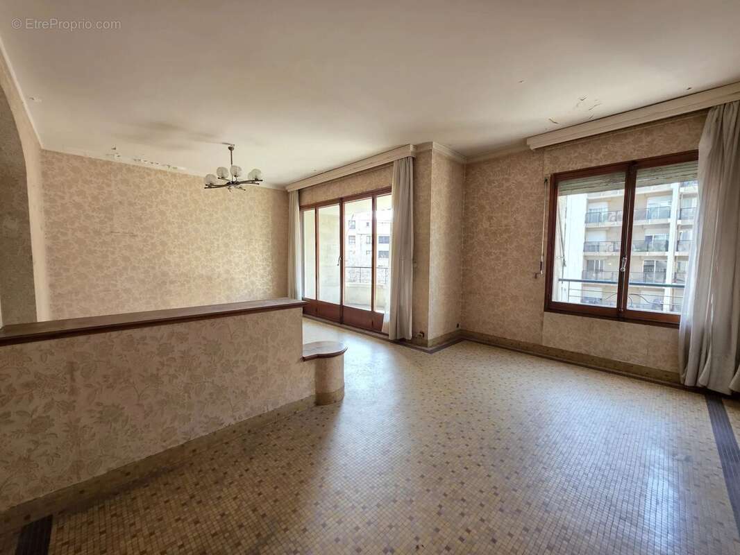 Appartement à MARSEILLE-6E