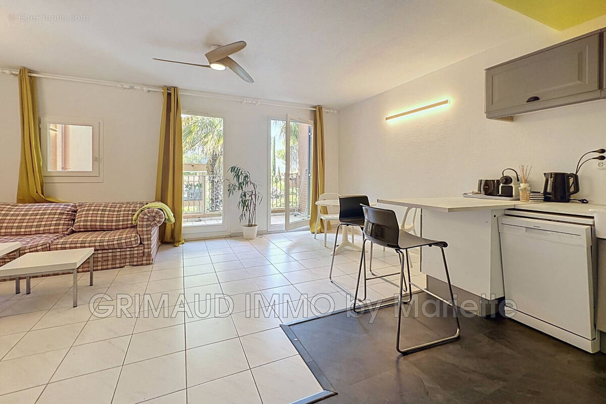 Appartement à GRIMAUD