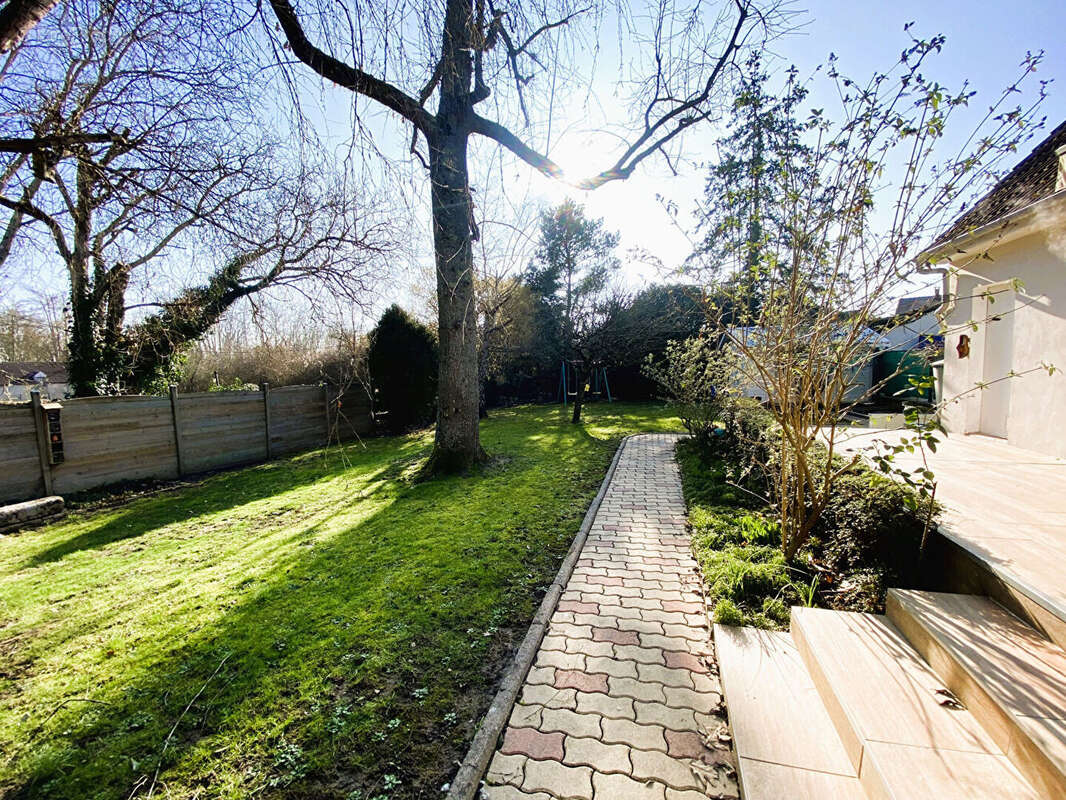 Maison à SAINT-JEAN-DE-BRAYE