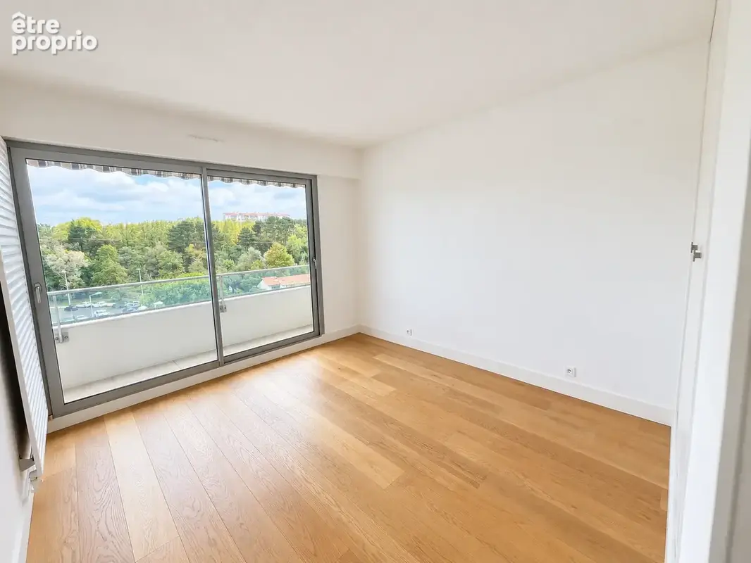 Rare 4ème étage — Grand T3 traversant, vue parc, terrasse & garage, sans travaux - photo 3