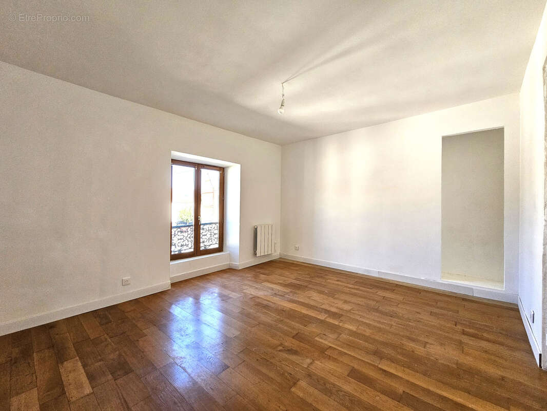 Maison à VILLENEUVE-LE-COMTE