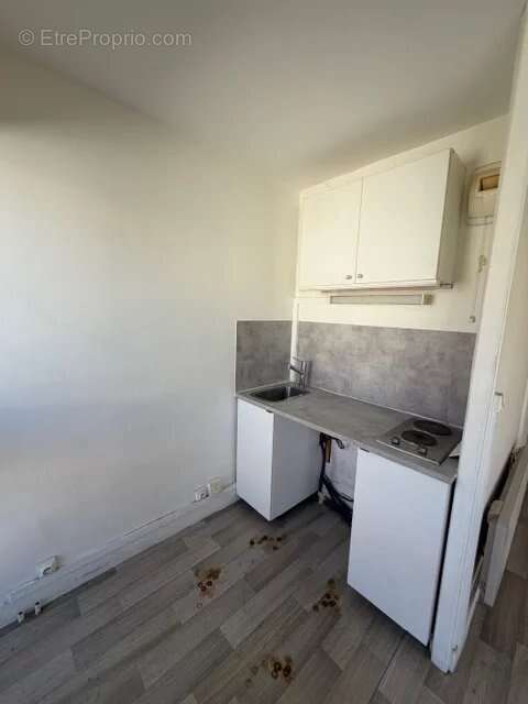 Studio a rafraichir en dernier etage avec balcon. - photo 6
