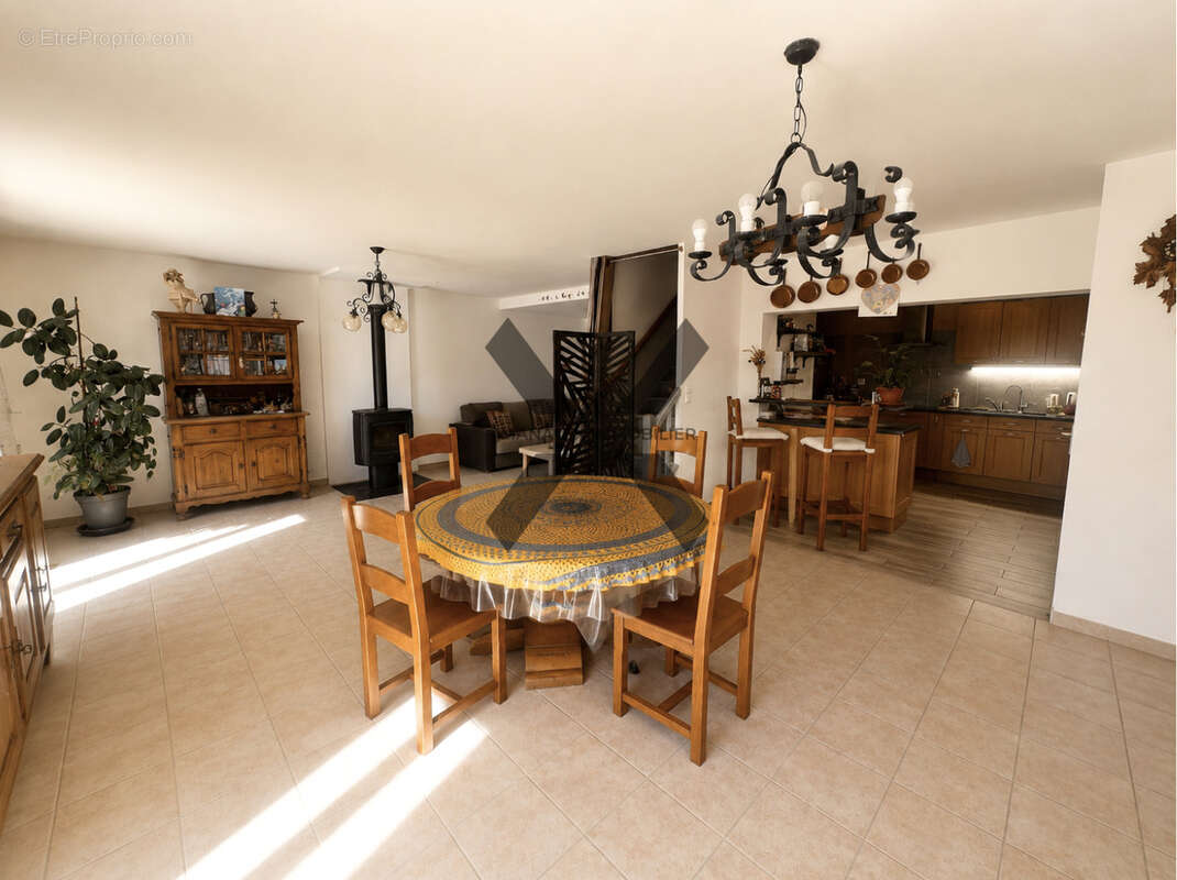 Maison à AMPLEPUIS