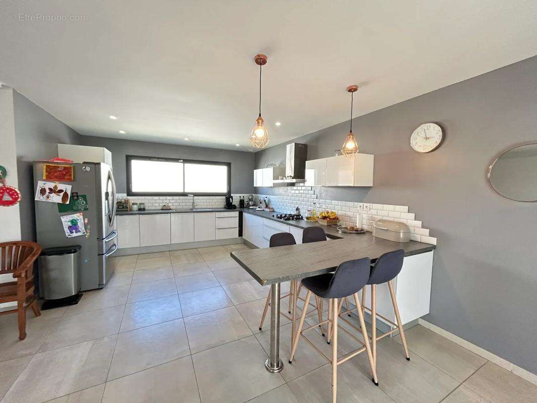 Maison à MONTELIMAR