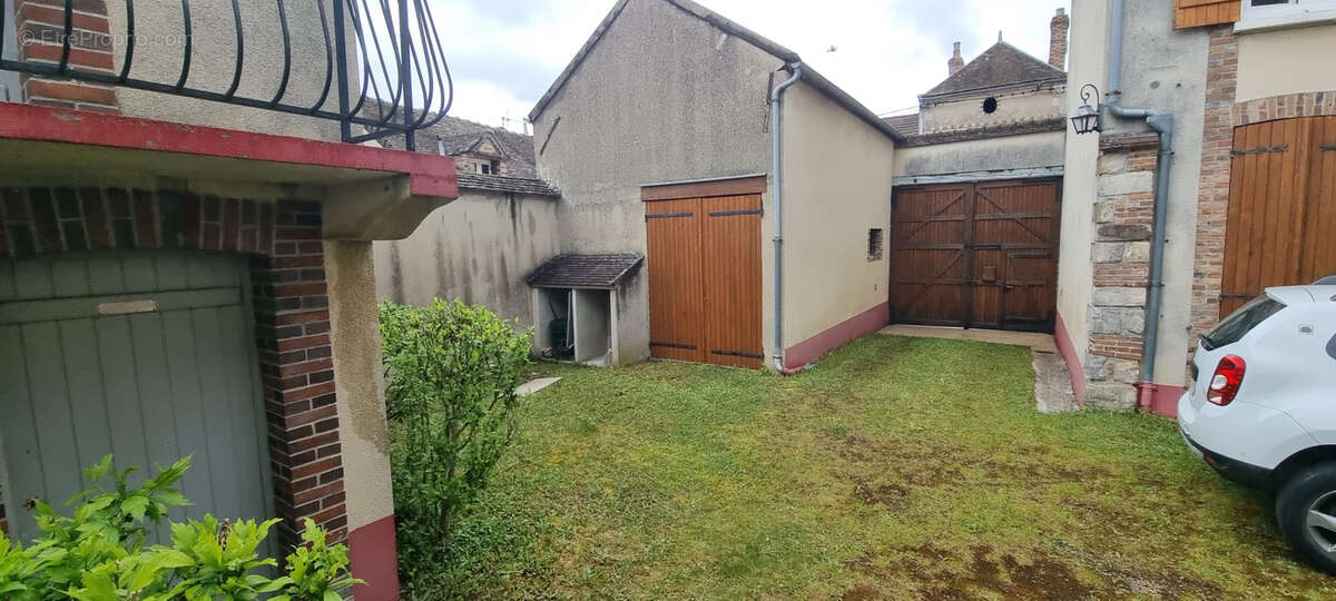 Maison à PONT-SUR-YONNE
