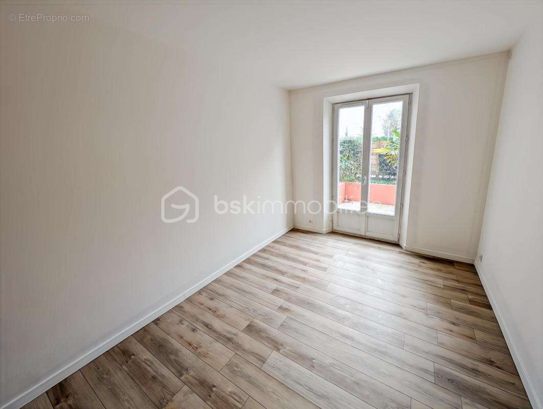 Appartement à EMERAINVILLE