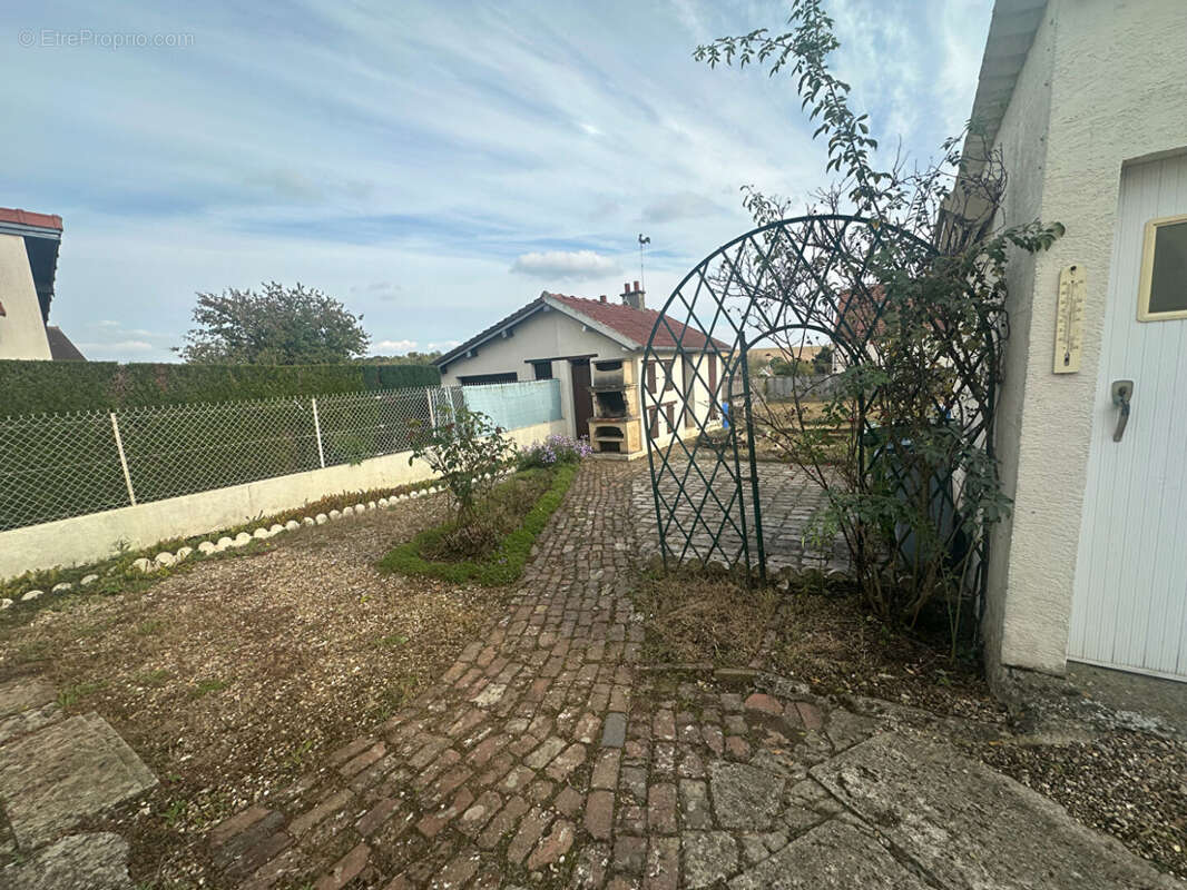 57361062c.jpg - Maison à SAINTE-GENEVIEVE
