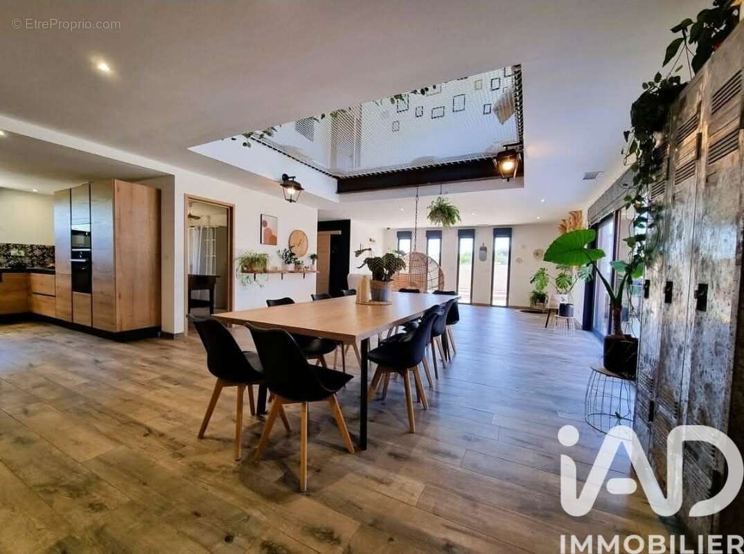 Maison 220 m² à Salleles-D'aude  - photo 4
