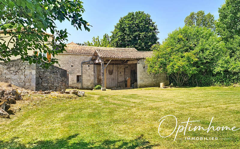 Ensemble immobilier en pierres avec dépendances - photo 2