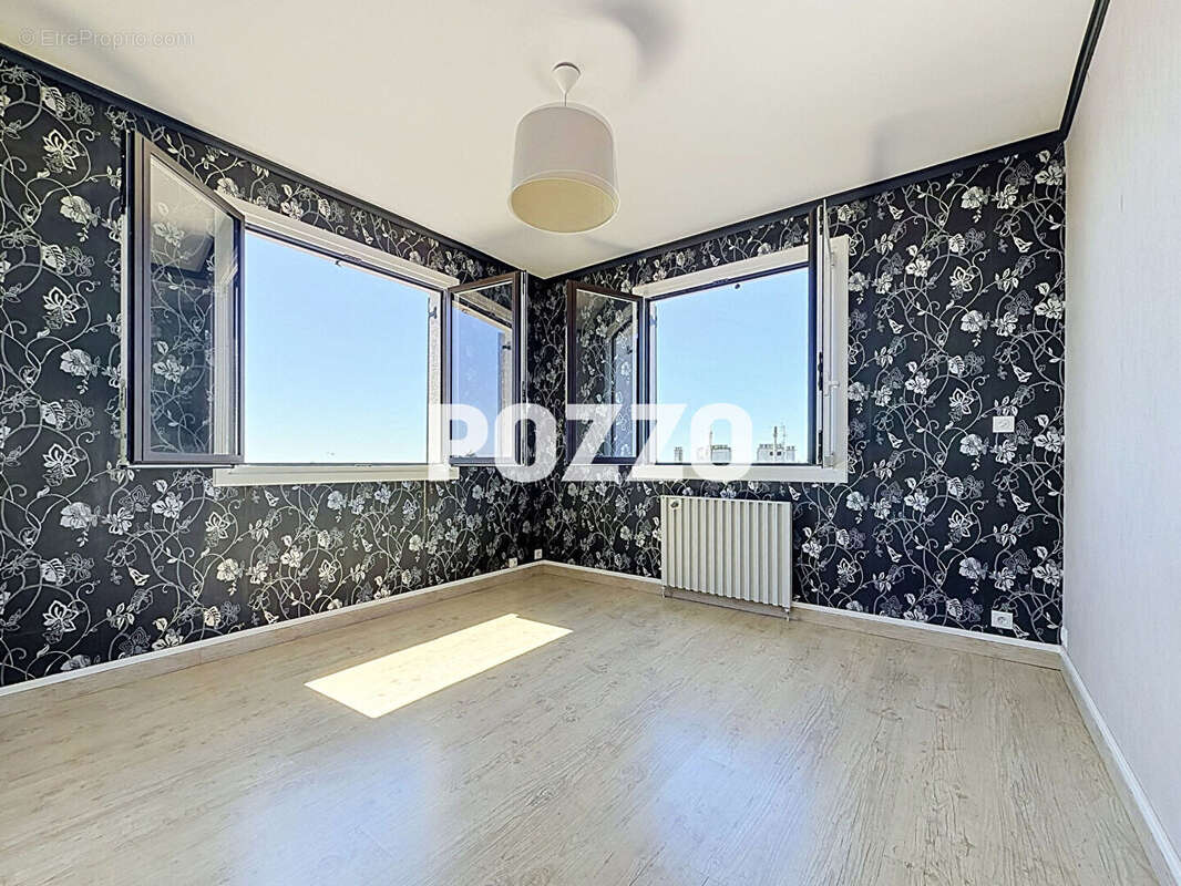 Appartement à DONVILLE-LES-BAINS