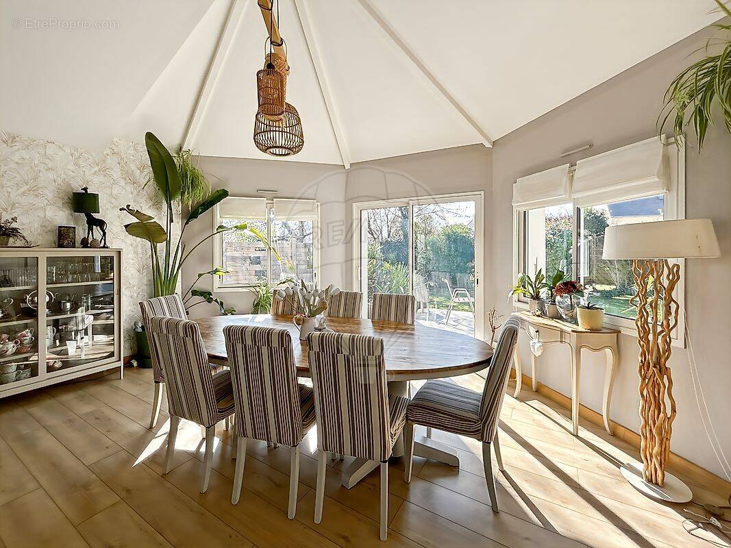 Maison à SAINTE-LUCE-SUR-LOIRE