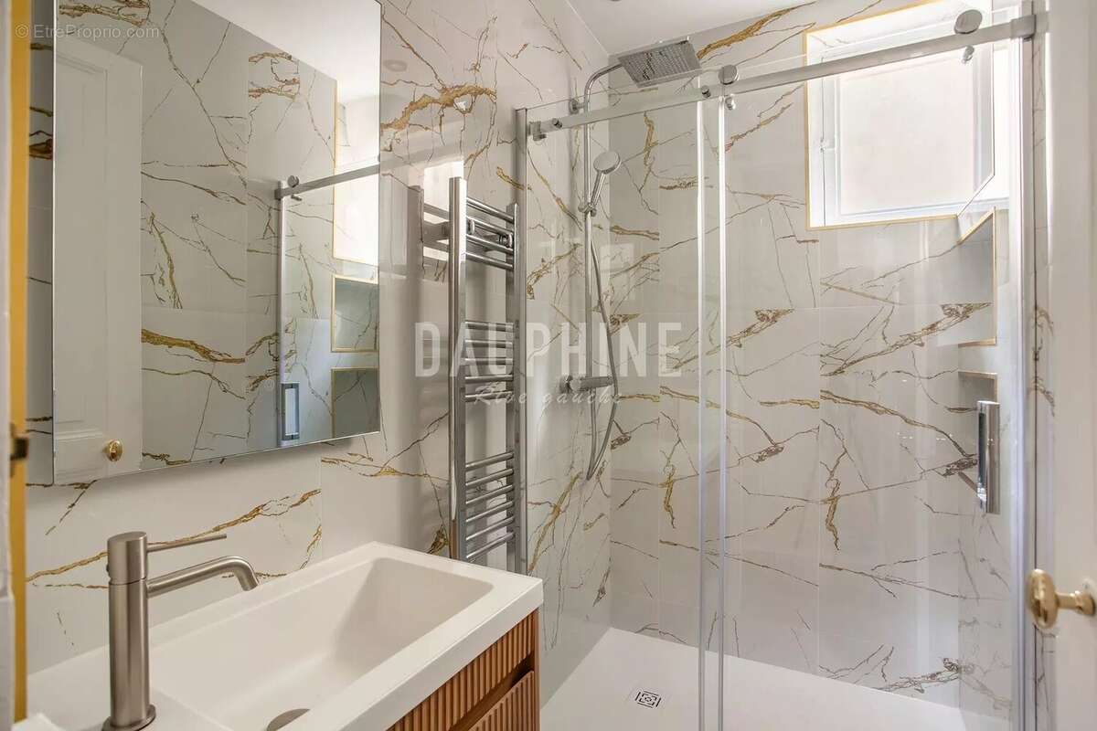 Appartement à PARIS-7E