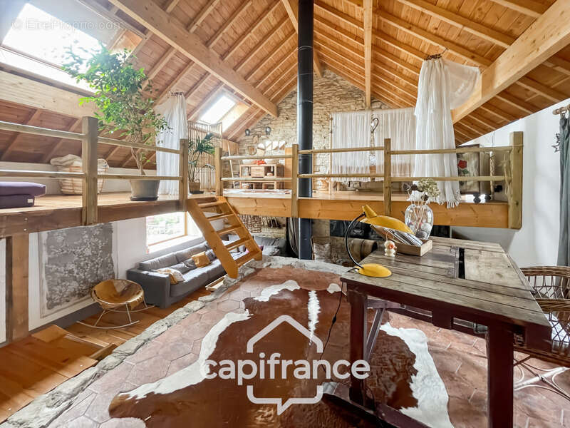 Maison à MONT-SAINT-JEAN