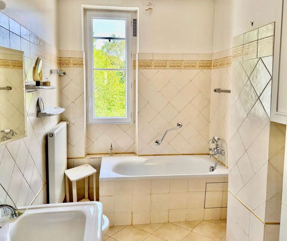 Appartement à PARIS-14E