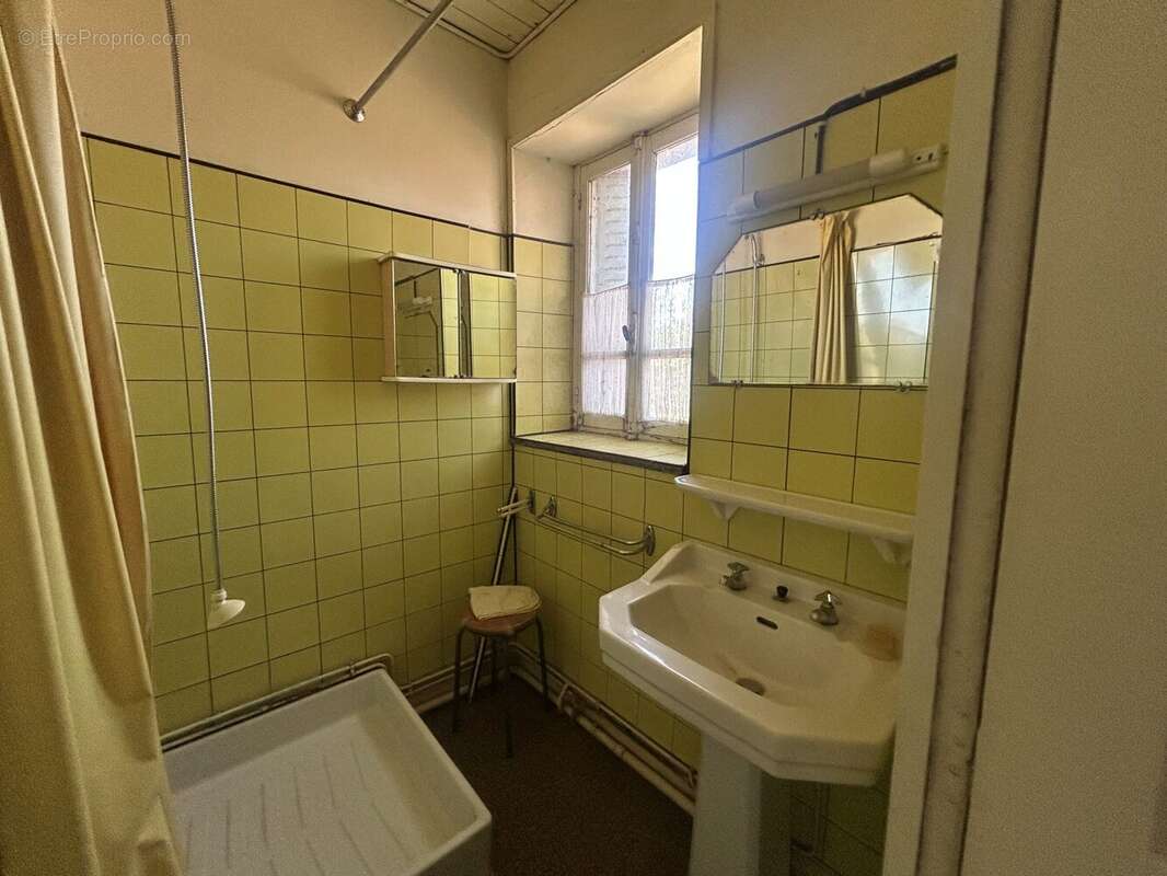 Maison 145 m² à Saint-Priest  - photo 8