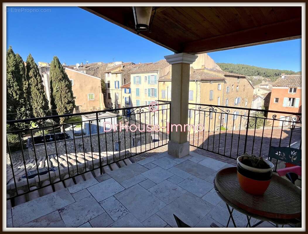 Appartement à LORGUES