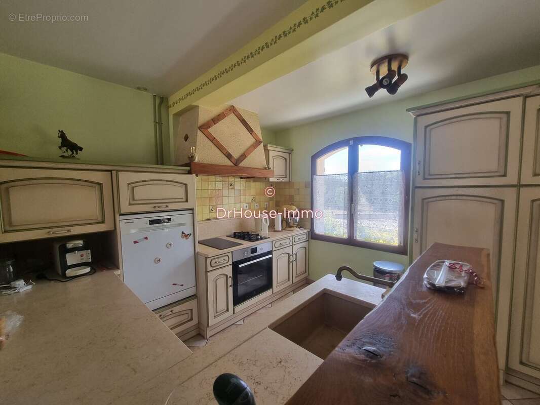 Maison 191 m² à La Selle-En-Hermoy  - photo 14