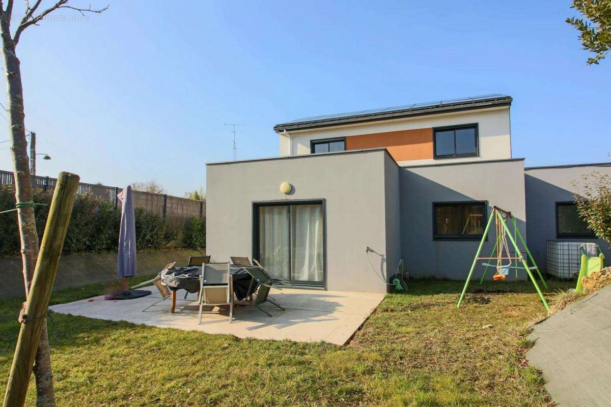 Maison à VAUX-LE-PENIL