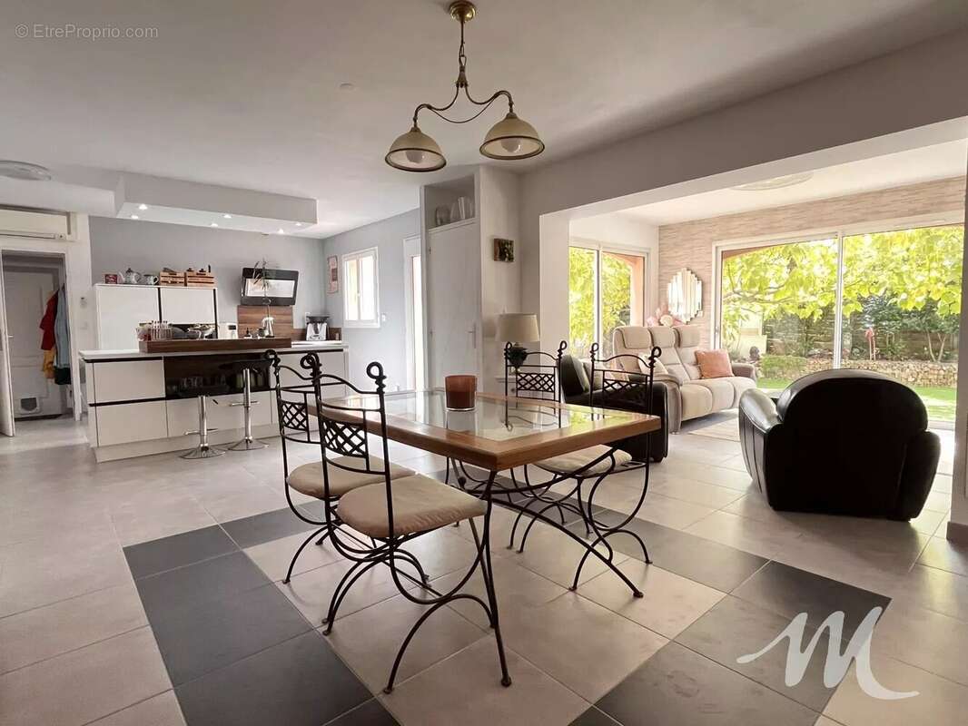 Maison à SAINT-MAXIMIN-LA-SAINTE-BAUME