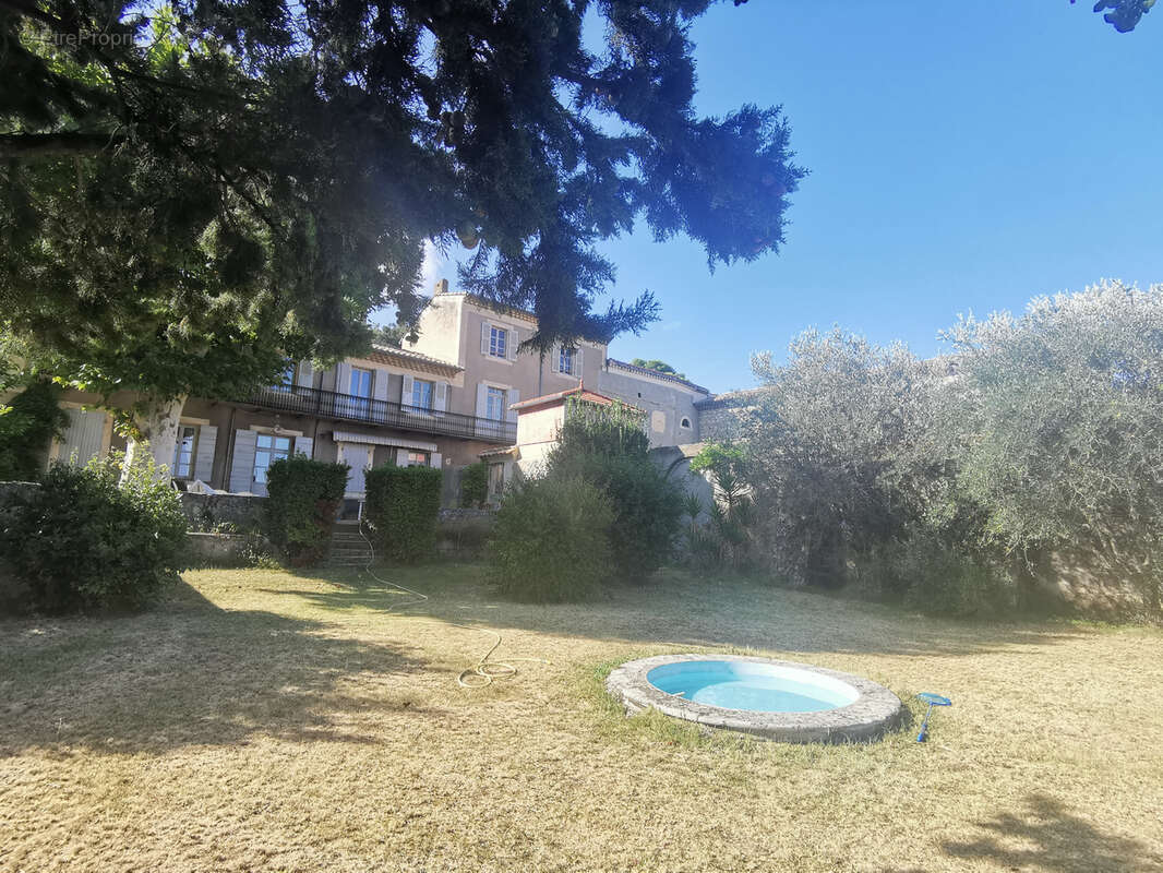 Maison à MONTELIMAR