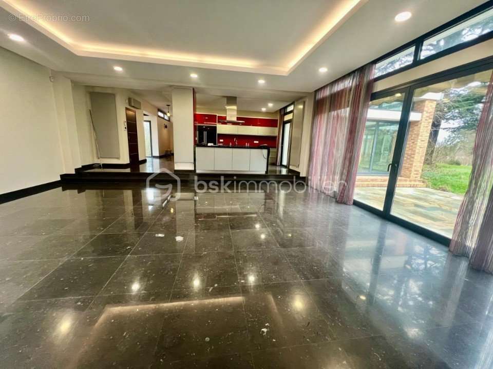 Maison à LA QUEUE-EN-BRIE