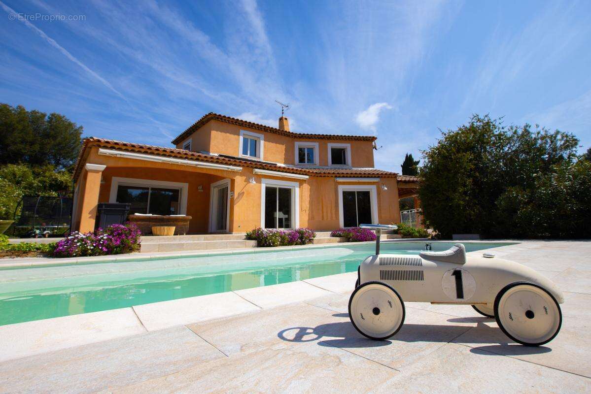 Maison à SAINT-CYR-SUR-MER